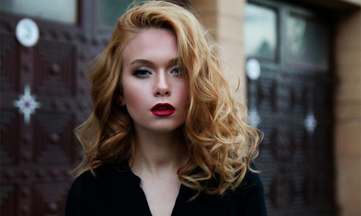 155 Words to Describe a Beautiful Woman Who Is the Entire Package